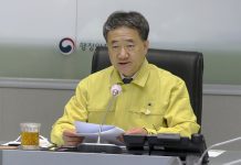 박능후 복지장관 “마스크 미착용 승객 대중교통 승차 제한 검토”