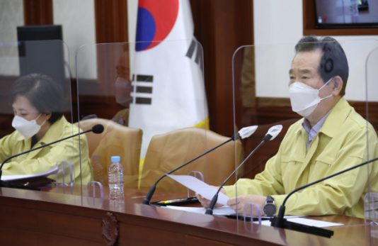정 총리 “거리두기 단계 격상 검토…수도권·강원 예비경보”