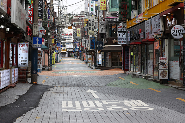 연대, 서강대 확진자 발생에 신촌 대학가 비상
