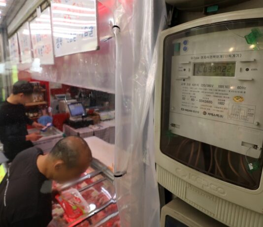 영세 소상공인 대출이자·세금 부담 낮추고 전기요금도 감면