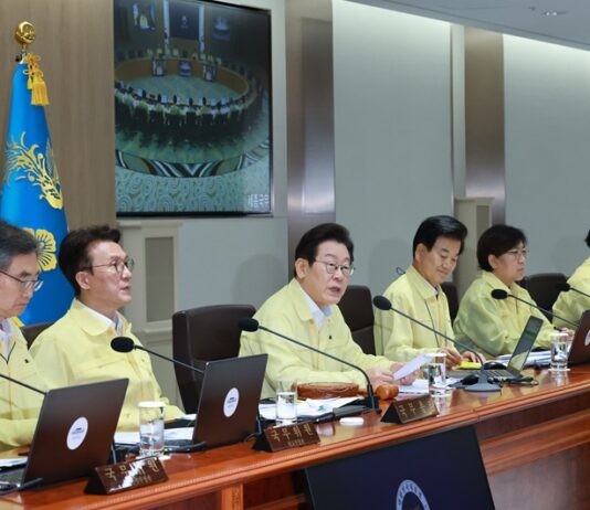 이 대통령 “기존 남북 합의 중 가능한 부분부터 단계적 이행 준비”