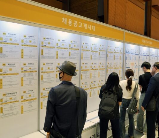 9월 취업자 전년 대비 31만 2000명 증가…19개월 만에 최대