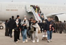 ‘사막의 빛’ 작전 성공…중동 체류 우리 국민 등 211명 무사 귀환