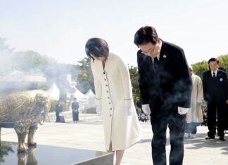 이 대통령 “4·19 민주 이념 토대로 세계 10대 경제·문화 강국 이뤄”