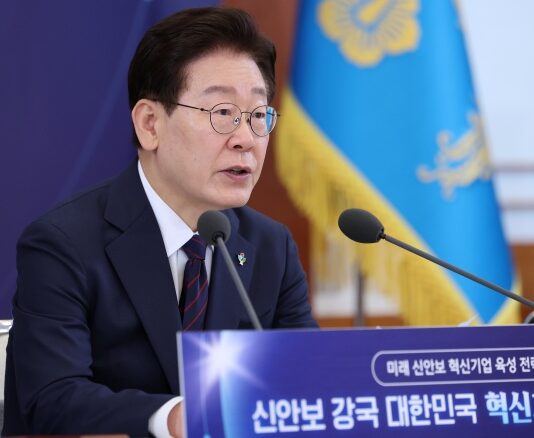 이 대통령 “2030년까지 기업 가치 1조 원 이상 신안보 기업 5개 육성”